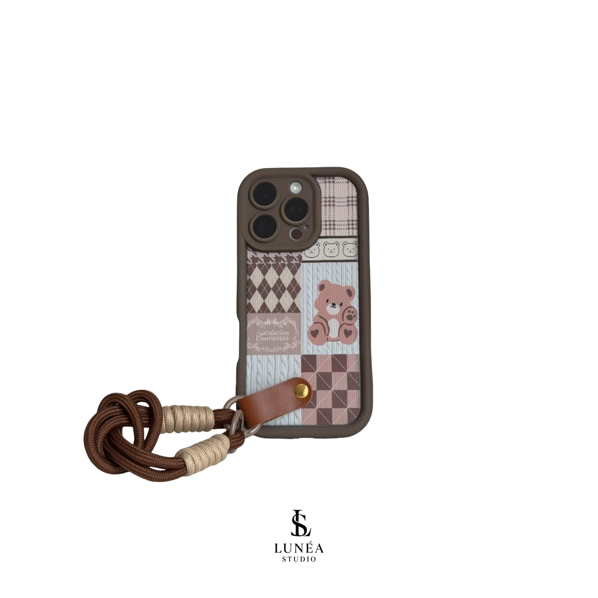 iPhone-Hülle Patchwork-Teddy – Braun matt, mit Handschlaufe & Riemen